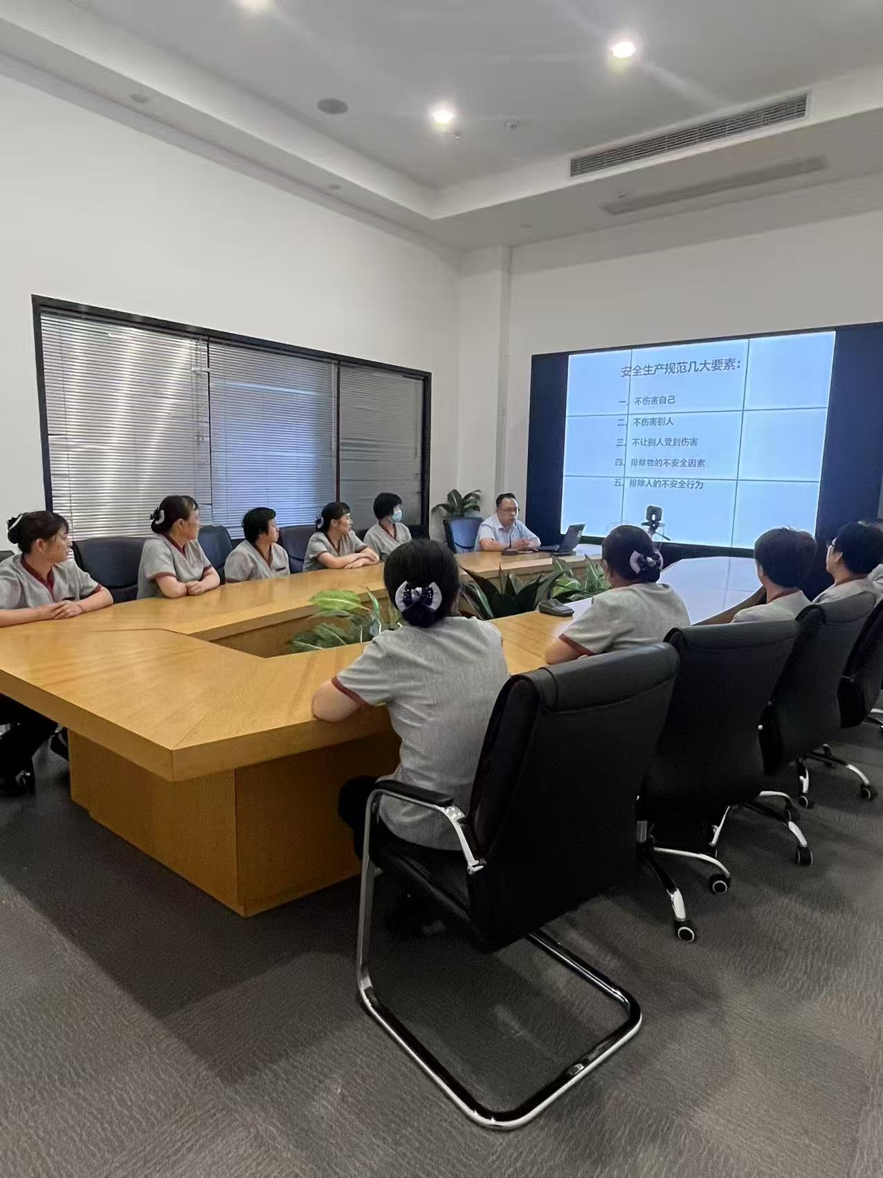 人人讲安全，个个会应急——WPK(微扑克)文创集团扎实开展“安全生产月”系列活动